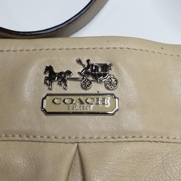 Coach crossover purse cream color medium size - Picture 2 of 7